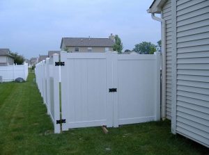 white vinyl fencing gate